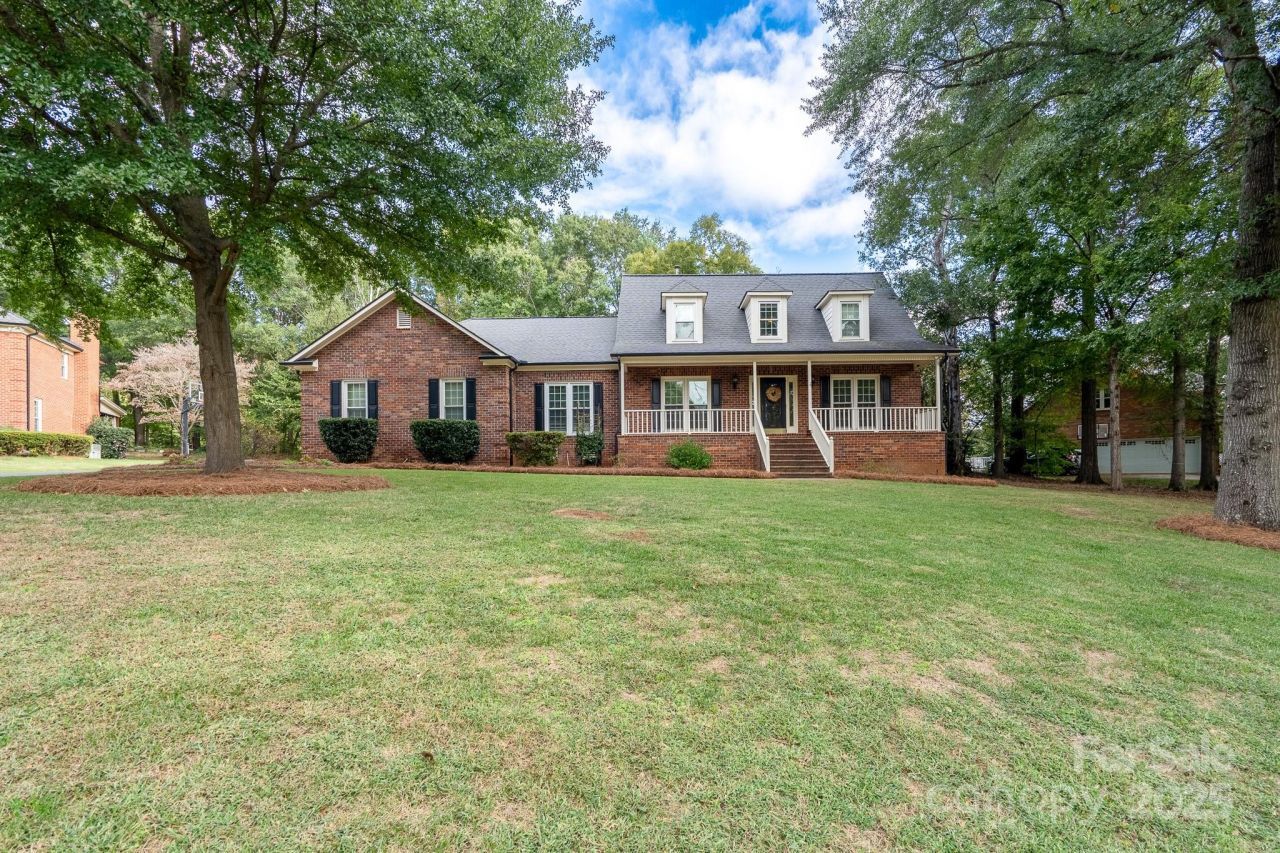 5820 Wingate Way Nw, Concord, NC 28027 Main Photo