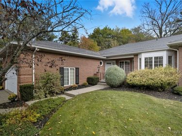 12 Hampton Hill Drive, Buffalo, NY 14221