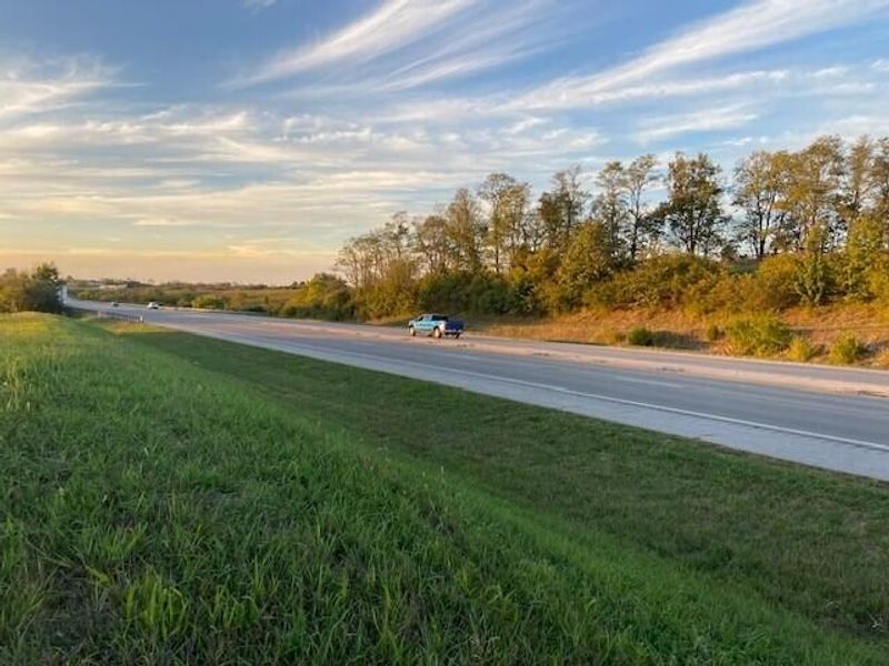 735 E Maple Leaf Drive, Maysville, KY 41056 Photo 3