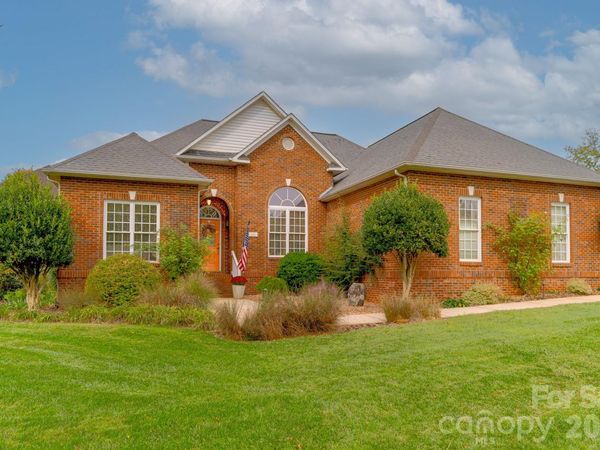 811 4th Street NE, Conover, NC 28613