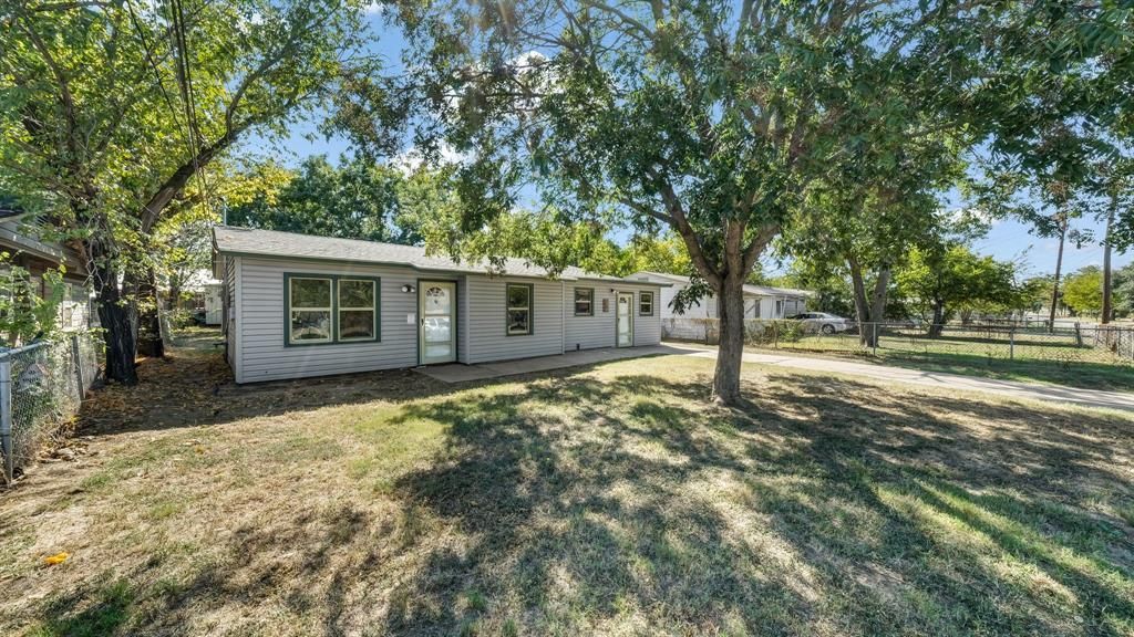 1404 SE 12th Street, Mineral Wells, TX 76067 Main Photo