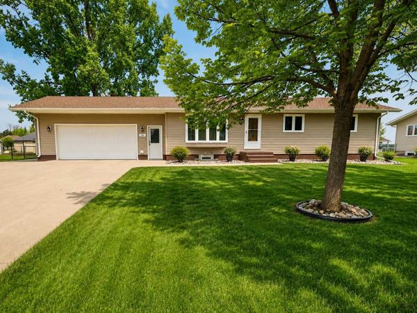 704 3rd Avenue NE, Hillsboro, ND 58045