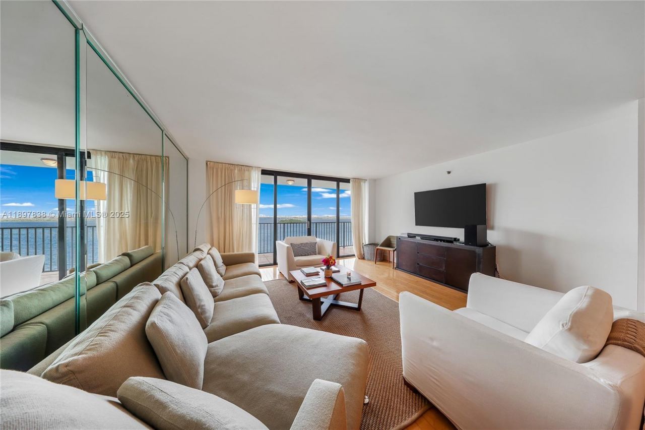 801 N Venetian Dr, Unit 903, Miami, FL 33139 Photo