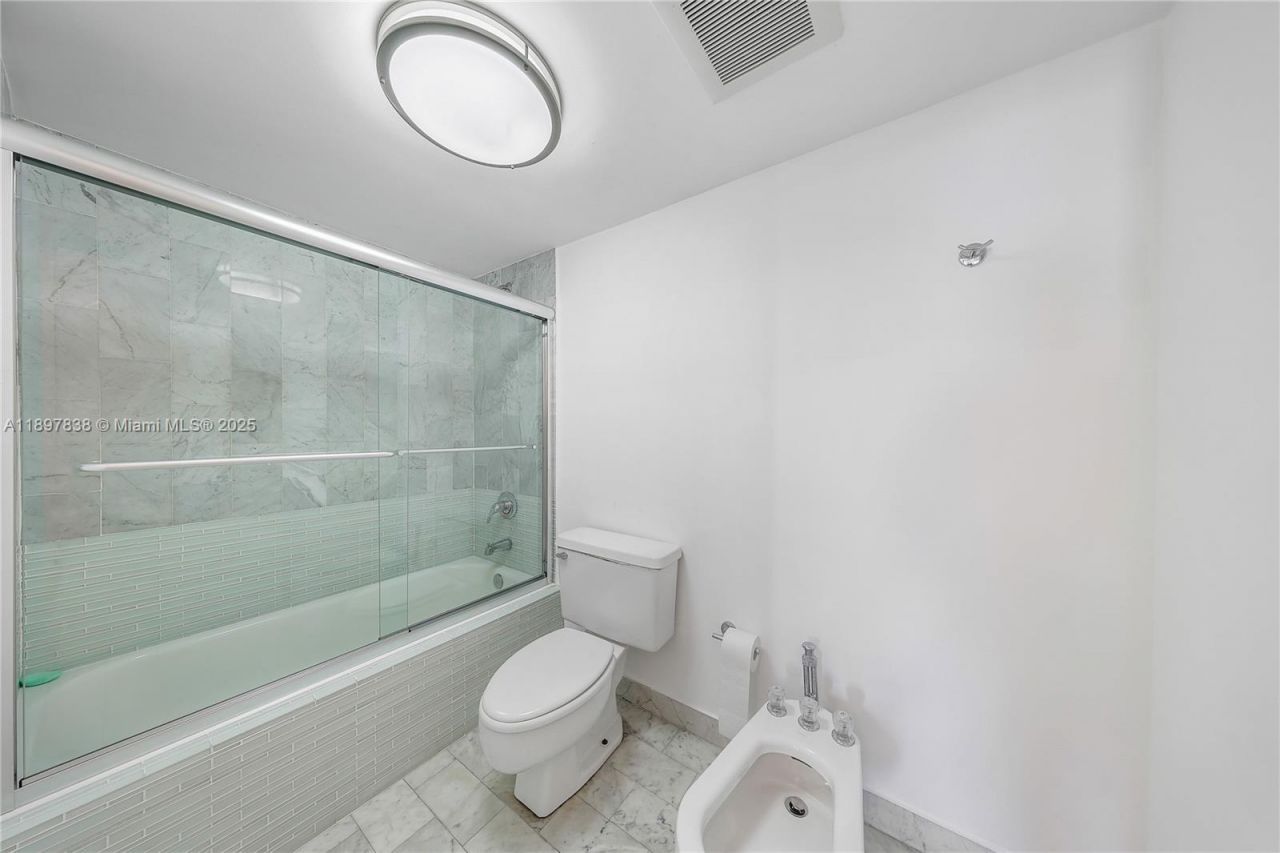 801 N Venetian Dr, Unit 903, Miami, FL 33139 Photo