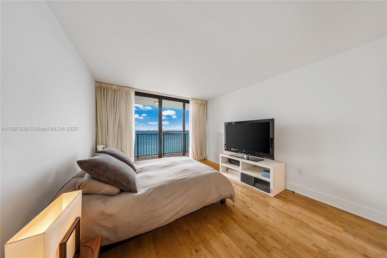 801 N Venetian Dr, Unit 903, Miami, FL 33139 Photo