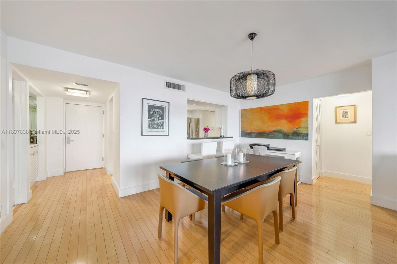 801 N Venetian Dr, Unit 903, Miami, FL 33139 Photo