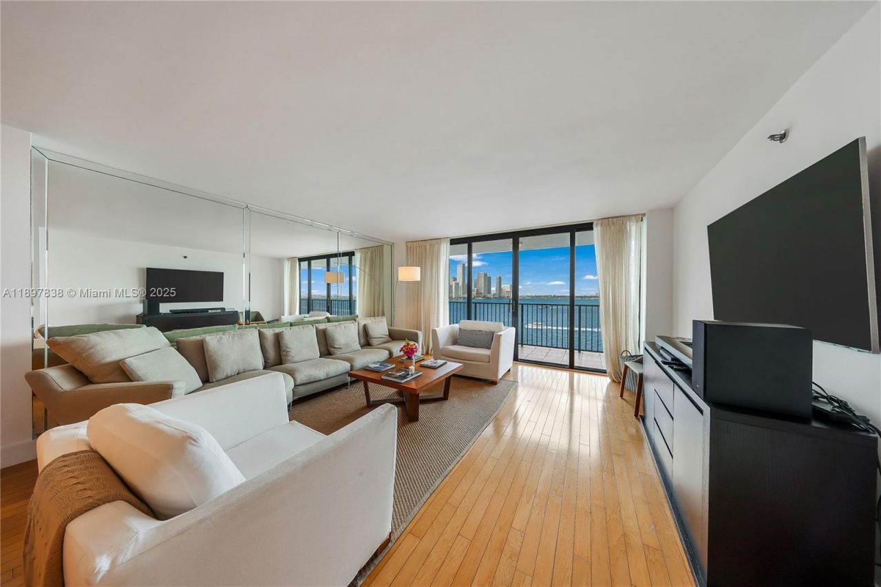 801 N Venetian Dr, Unit 903, Miami, FL 33139 Photo