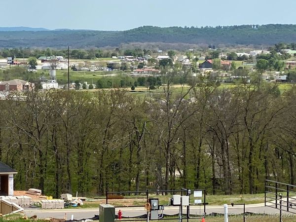 825 Ridgeview Drive, Tahlequah, OK 74464