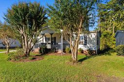 212 Captains Dr. photo 4