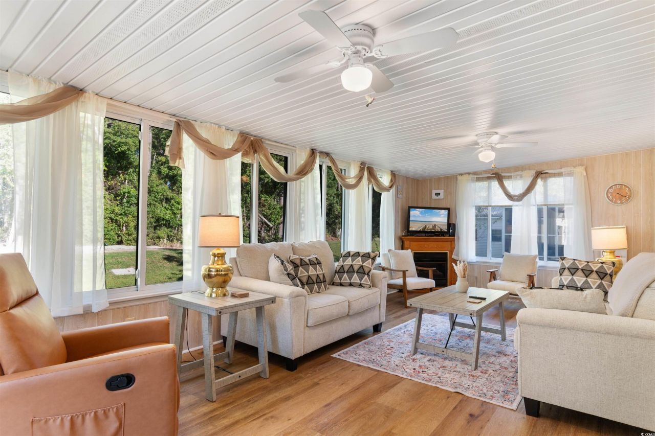 212 Captains Dr. Photo 6