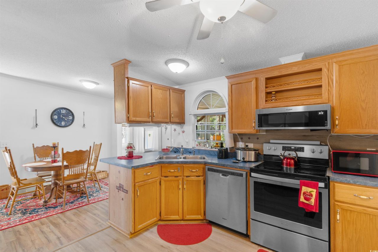 212 Captains Dr. Photo 8