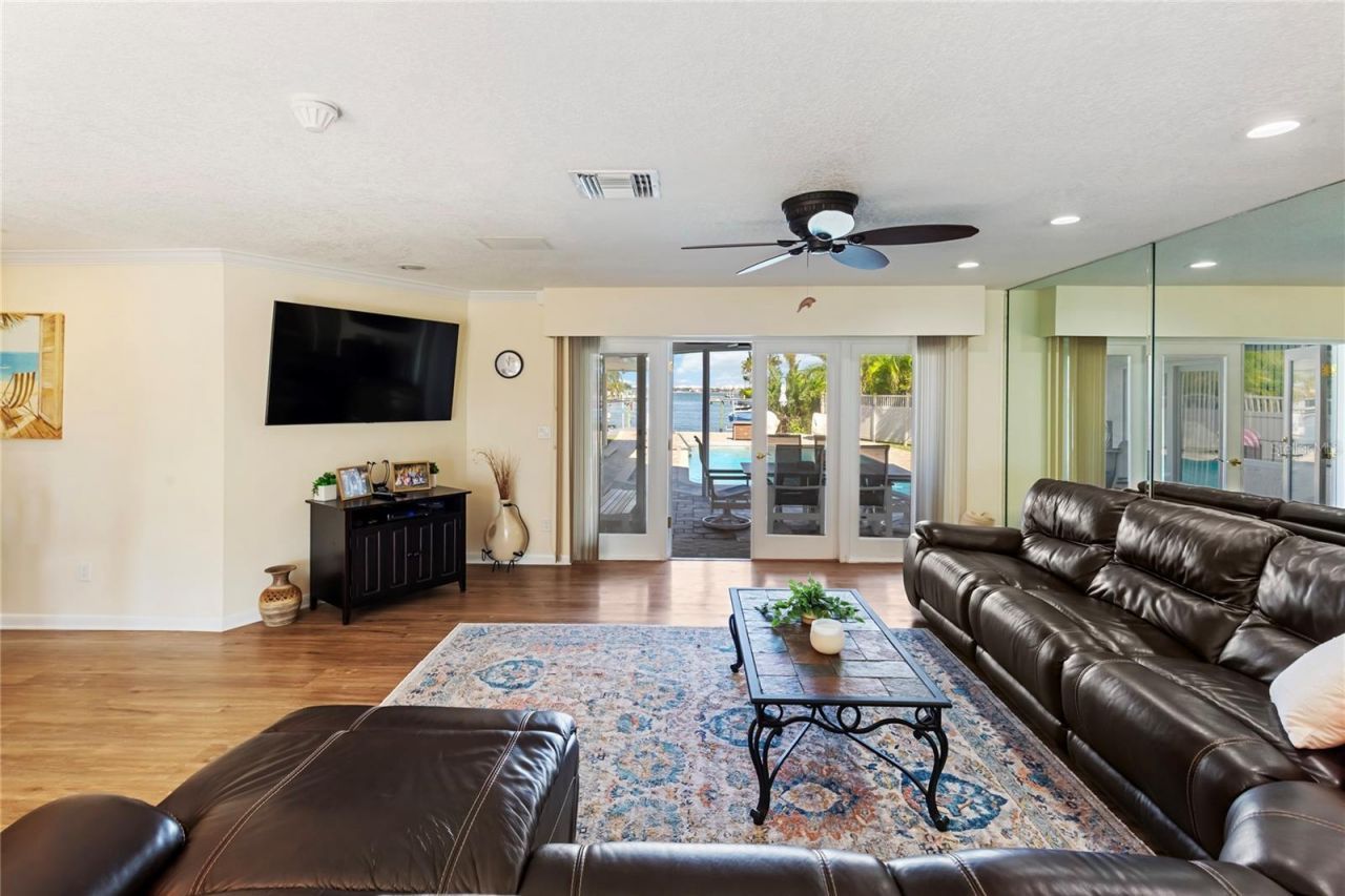 411 Belle Isle Avenue, Belleair Beach, FL 33786 Photo