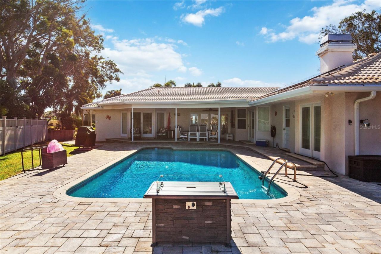 411 Belle Isle Avenue, Belleair Beach, FL 33786 Photo