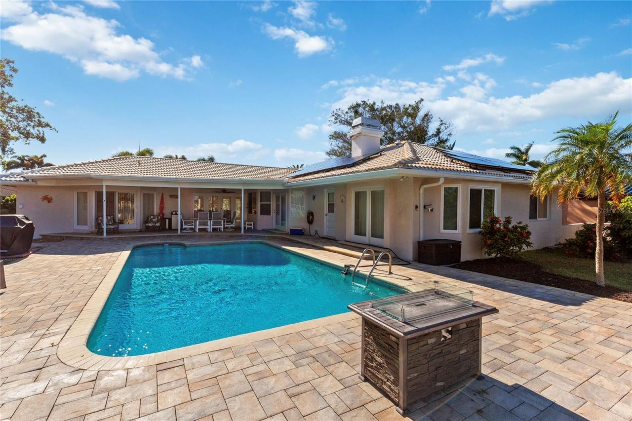 411 Belle Isle Avenue, Belleair Beach, FL 33786 Photo