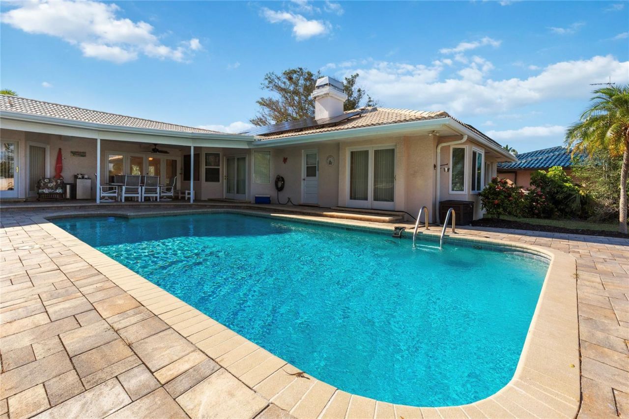 411 Belle Isle Avenue, Belleair Beach, FL 33786 Photo