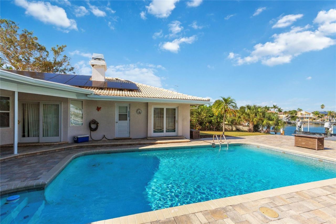 411 Belle Isle Avenue, Belleair Beach, FL 33786 Photo