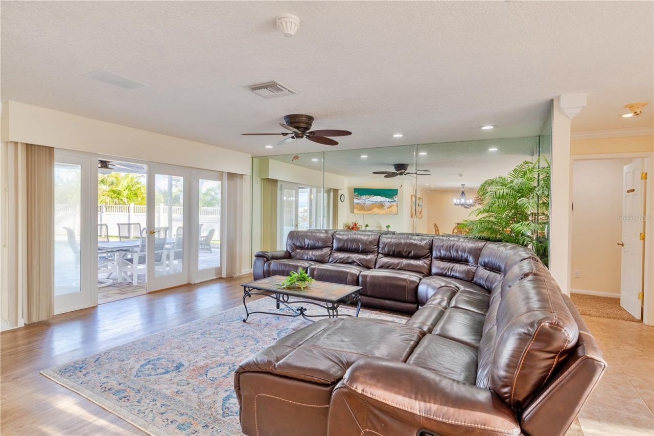 411 Belle Isle Avenue, Belleair Beach, FL 33786 Photo