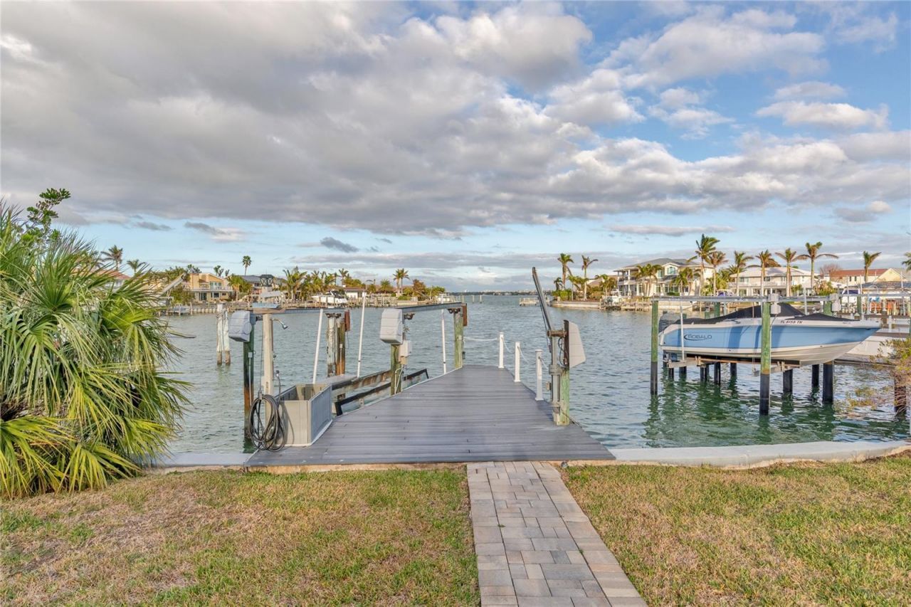 411 Belle Isle Avenue, Belleair Beach, FL 33786 Photo