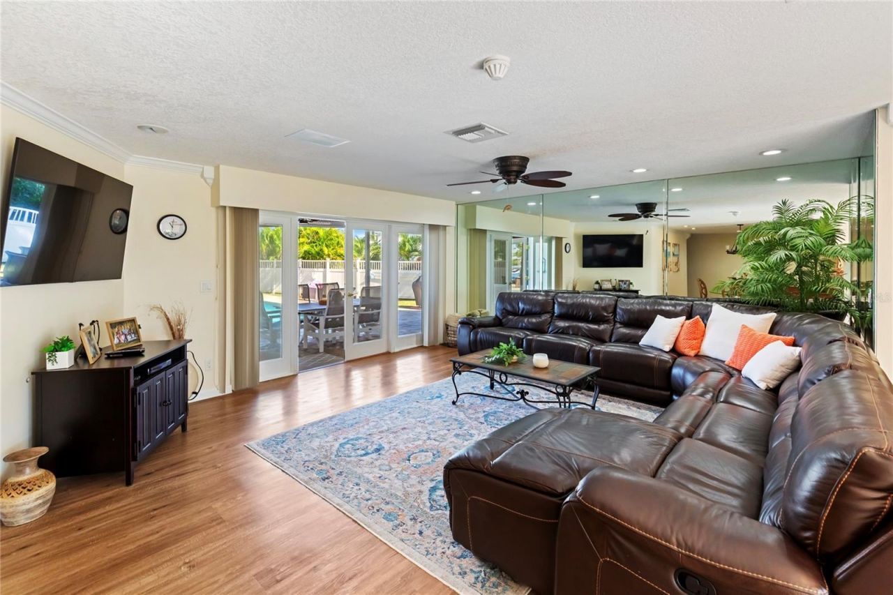 411 Belle Isle Avenue, Belleair Beach, FL 33786 Photo