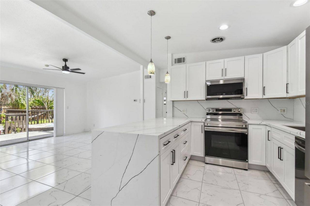 1600 Delaware Avenue Ne, Saint Petersburg, FL 33703 Photo