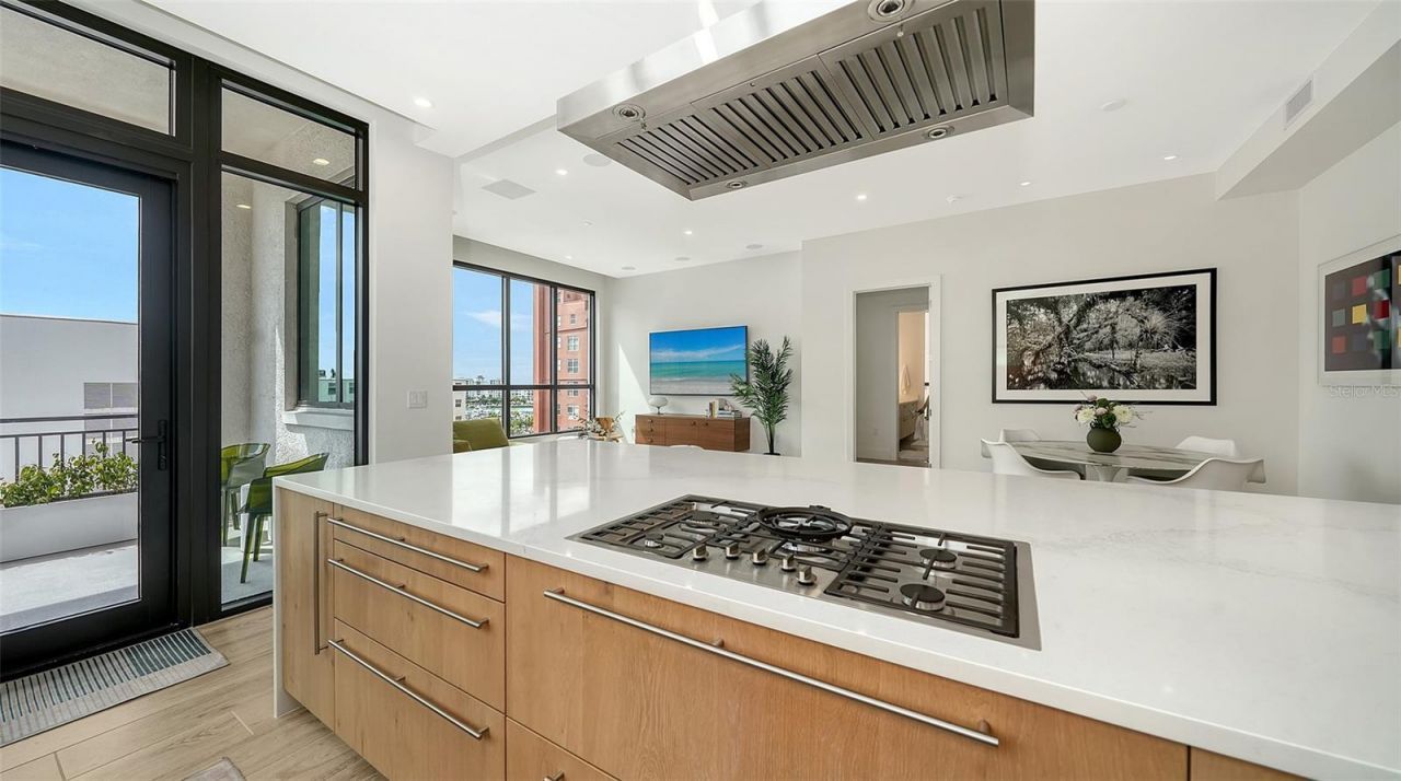 33 S Palm Avenue, Unit 701, Sarasota, FL 34236 Photo