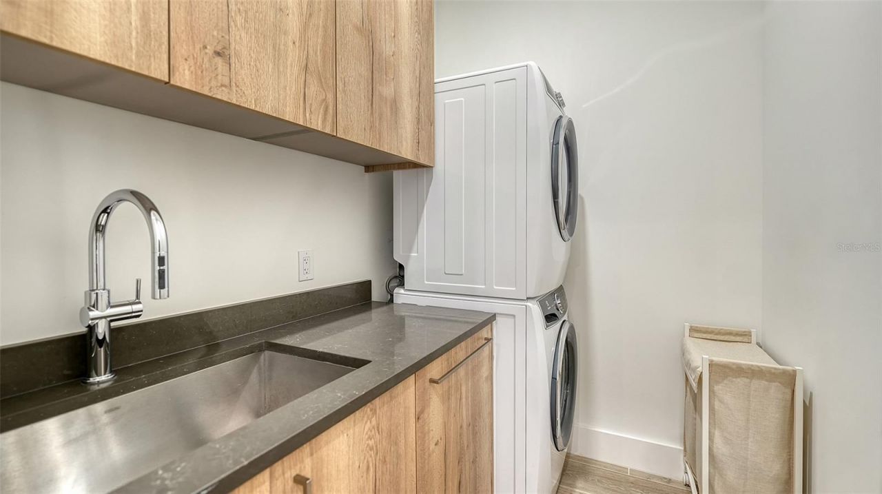 33 S Palm Avenue, Unit 701, Sarasota, FL 34236 Photo