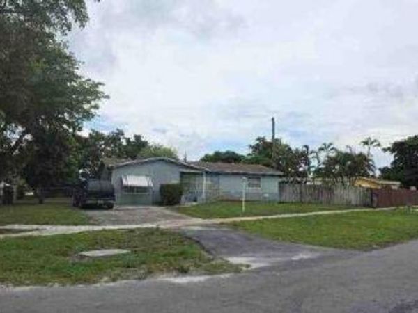 3451 NW 41st St, Lauderdale Lakes, FL 33309