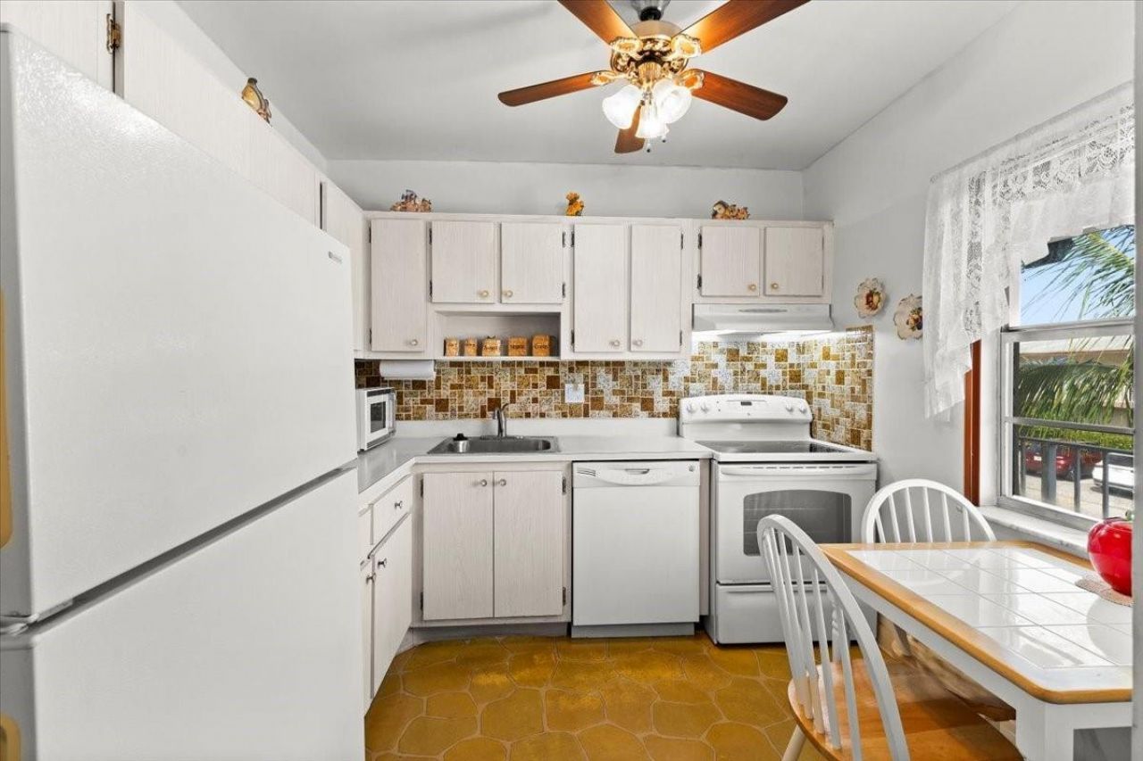 7200 NW 5th Place, Unit 203, Margate, FL 33063 Photo