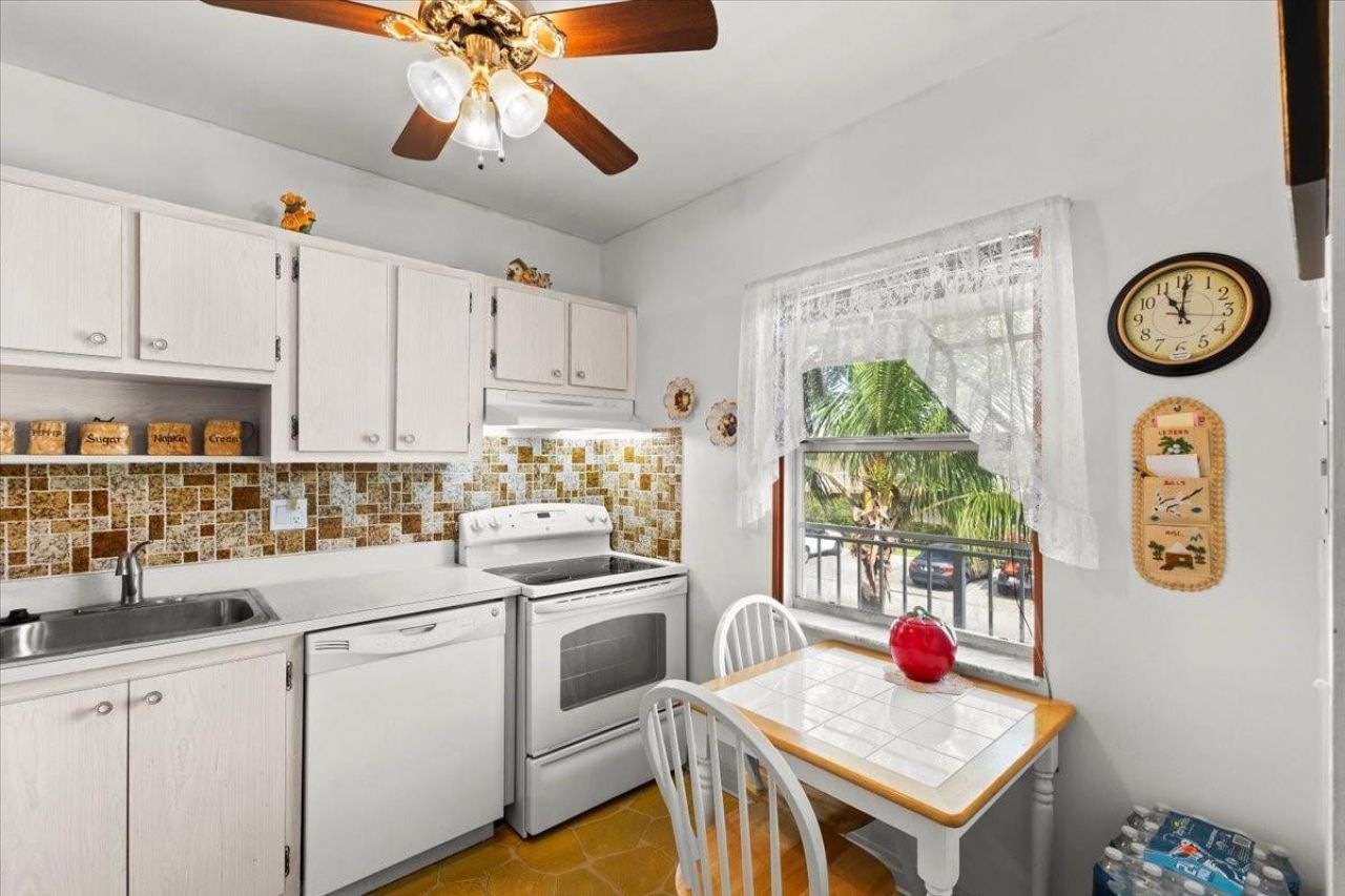 7200 NW 5th Place, Unit 203, Margate, FL 33063 Photo