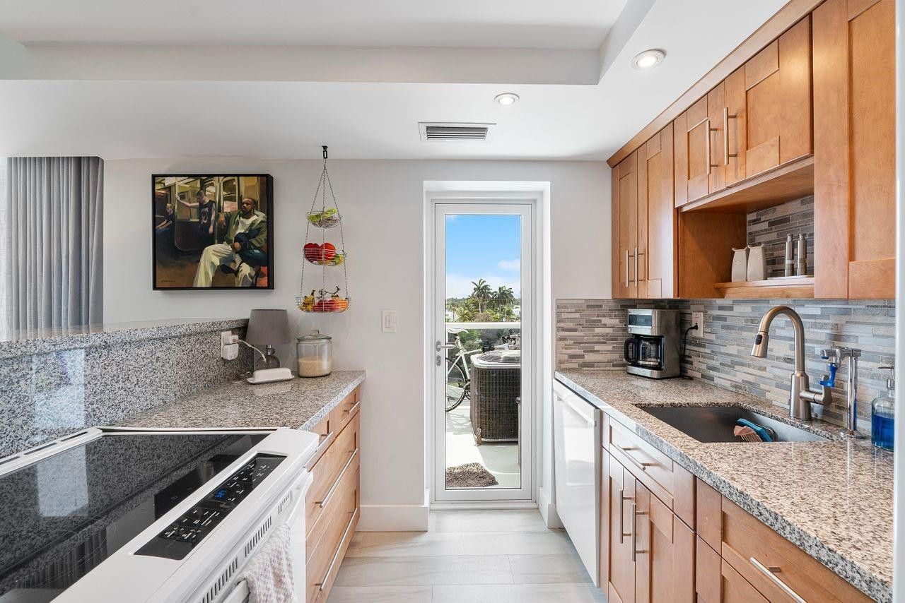 2715 N Ocean Boulevard, Unit 4E, Fort Lauderdale, FL 33308 Photo