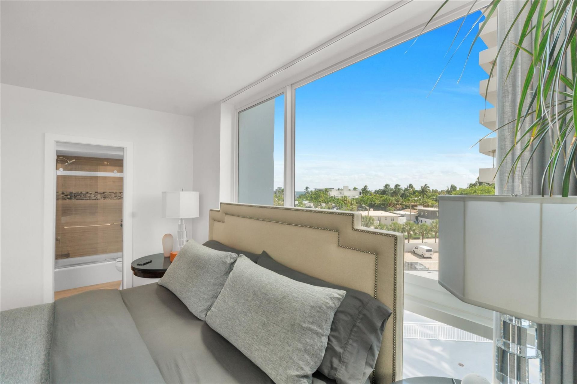 2715 N Ocean Boulevard, Unit 4E, Fort Lauderdale, FL 33308 Photo