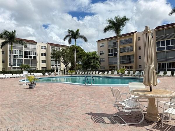2851 Somerset Dr, Unit 316, Lauderdale Lakes, FL 33311