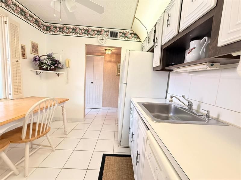 2851 Somerset Drive, Unit 316, Lauderdale Lakes, FL 33311 Photo