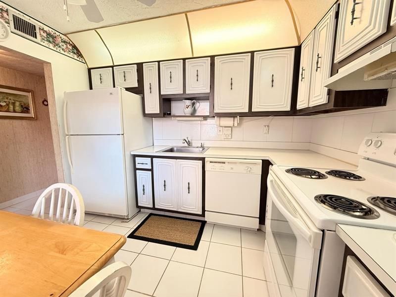 2851 Somerset Drive, Unit 316, Lauderdale Lakes, FL 33311 Photo