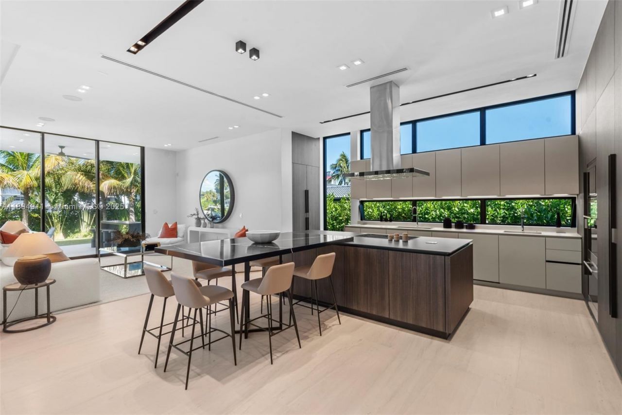 478 Tamarind Dr, Hallandale Beach, FL 33009 Photo