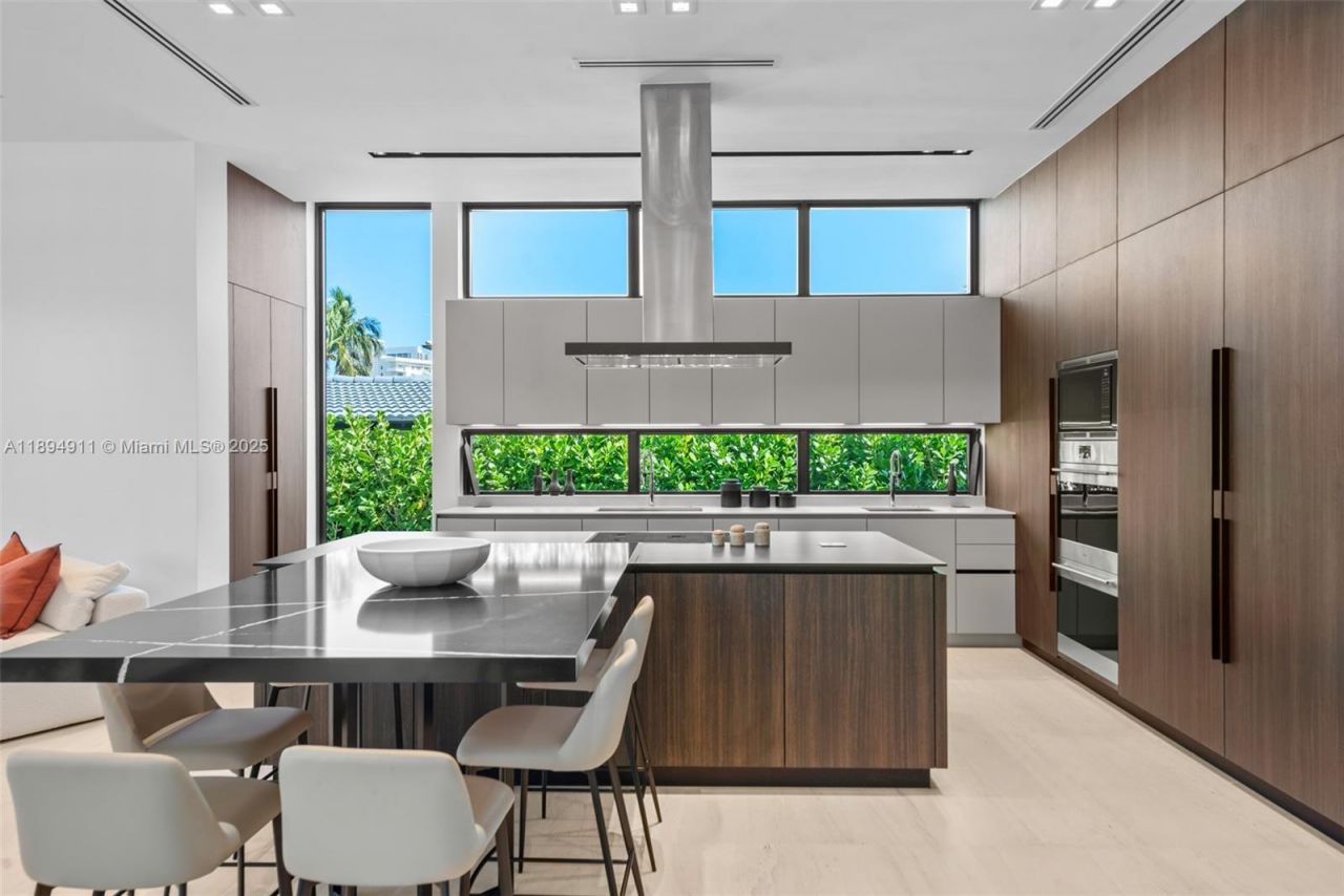 478 Tamarind Dr, Hallandale Beach, FL 33009 Photo