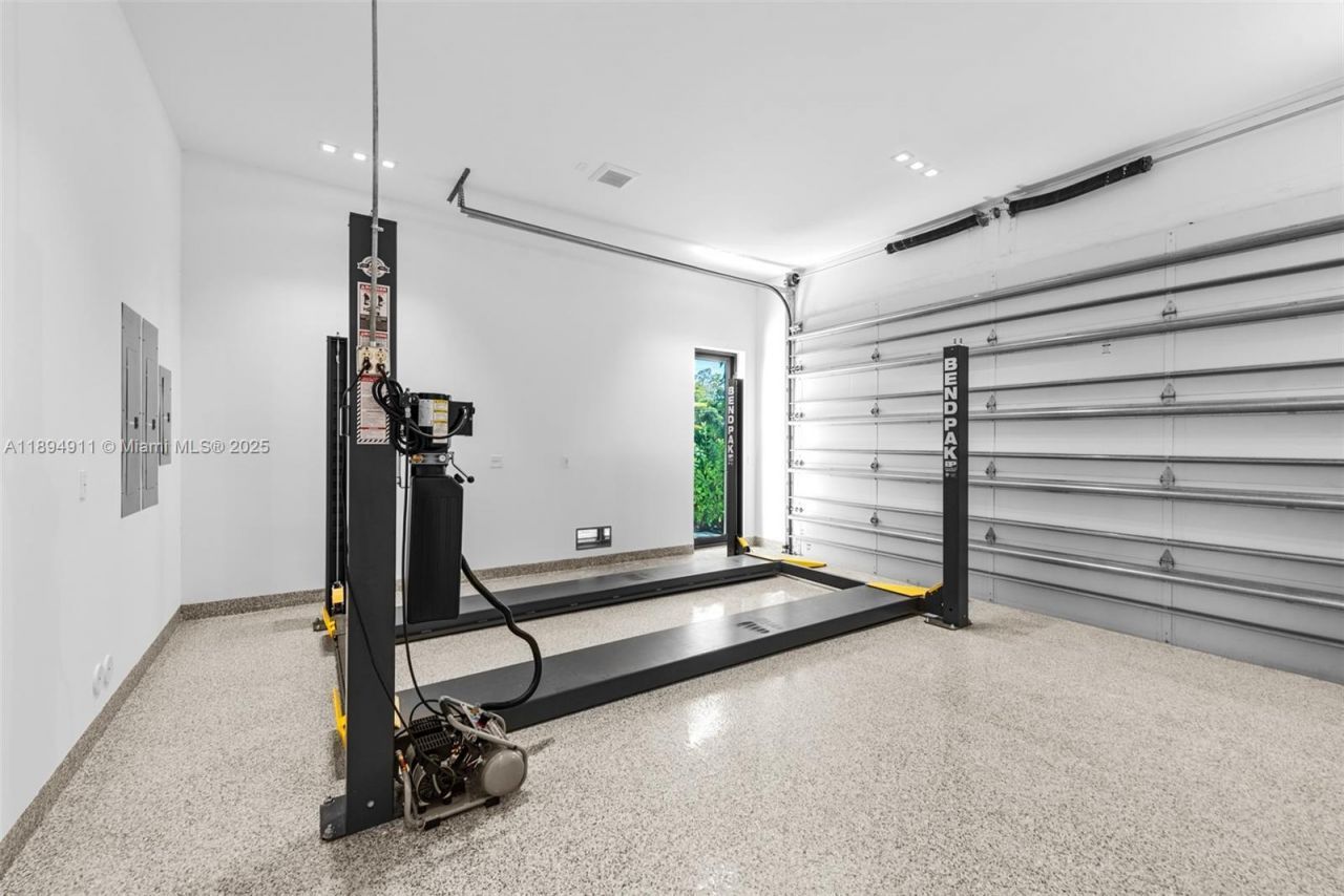 478 Tamarind Dr, Hallandale Beach, FL 33009 Photo