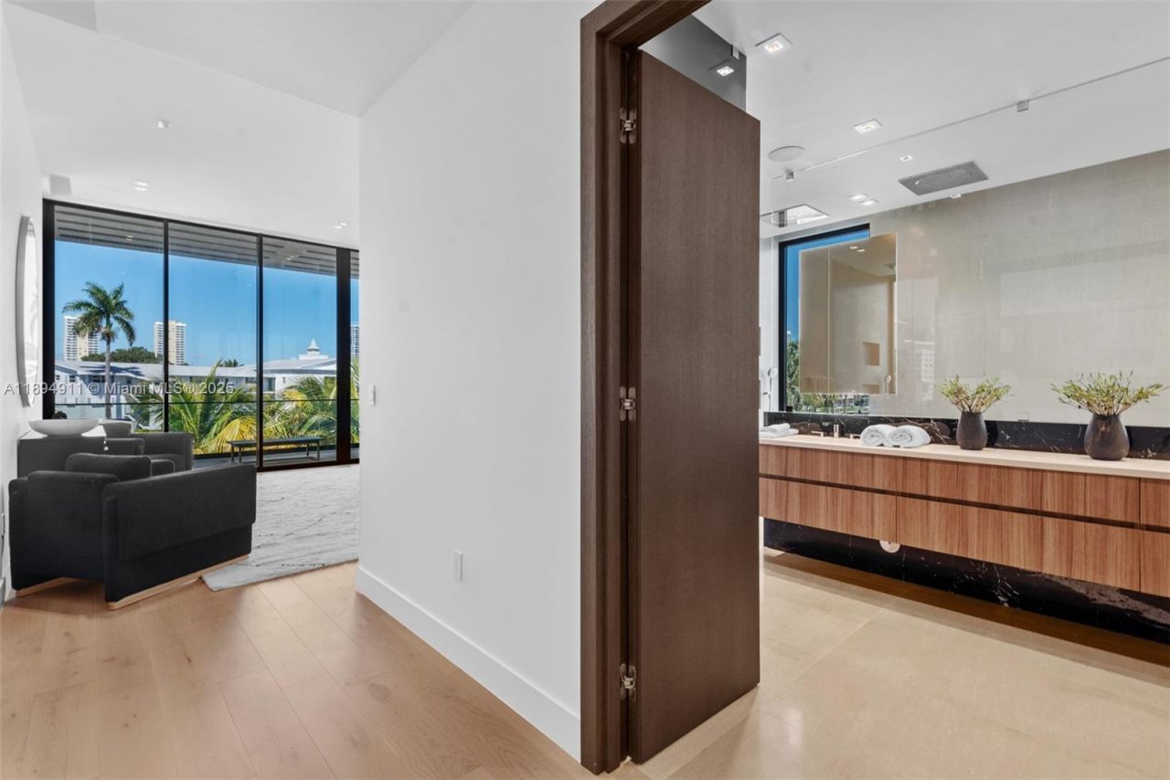 478 Tamarind Dr, Hallandale Beach, FL 33009 Photo