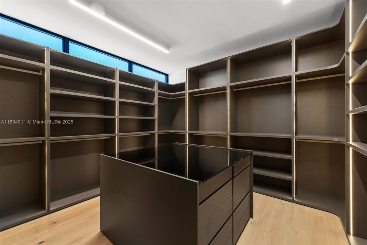 478 Tamarind Dr, Hallandale Beach, FL 33009 Photo