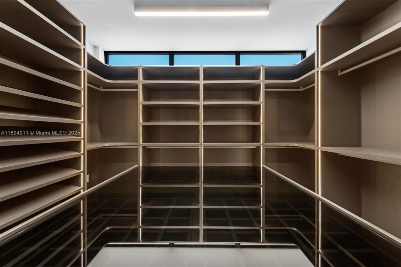 478 Tamarind Dr, Hallandale Beach, FL 33009 Photo