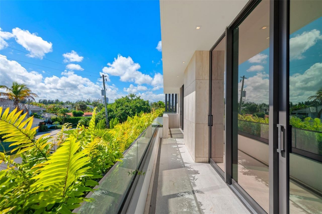 478 Tamarind Dr, Hallandale Beach, FL 33009 Photo