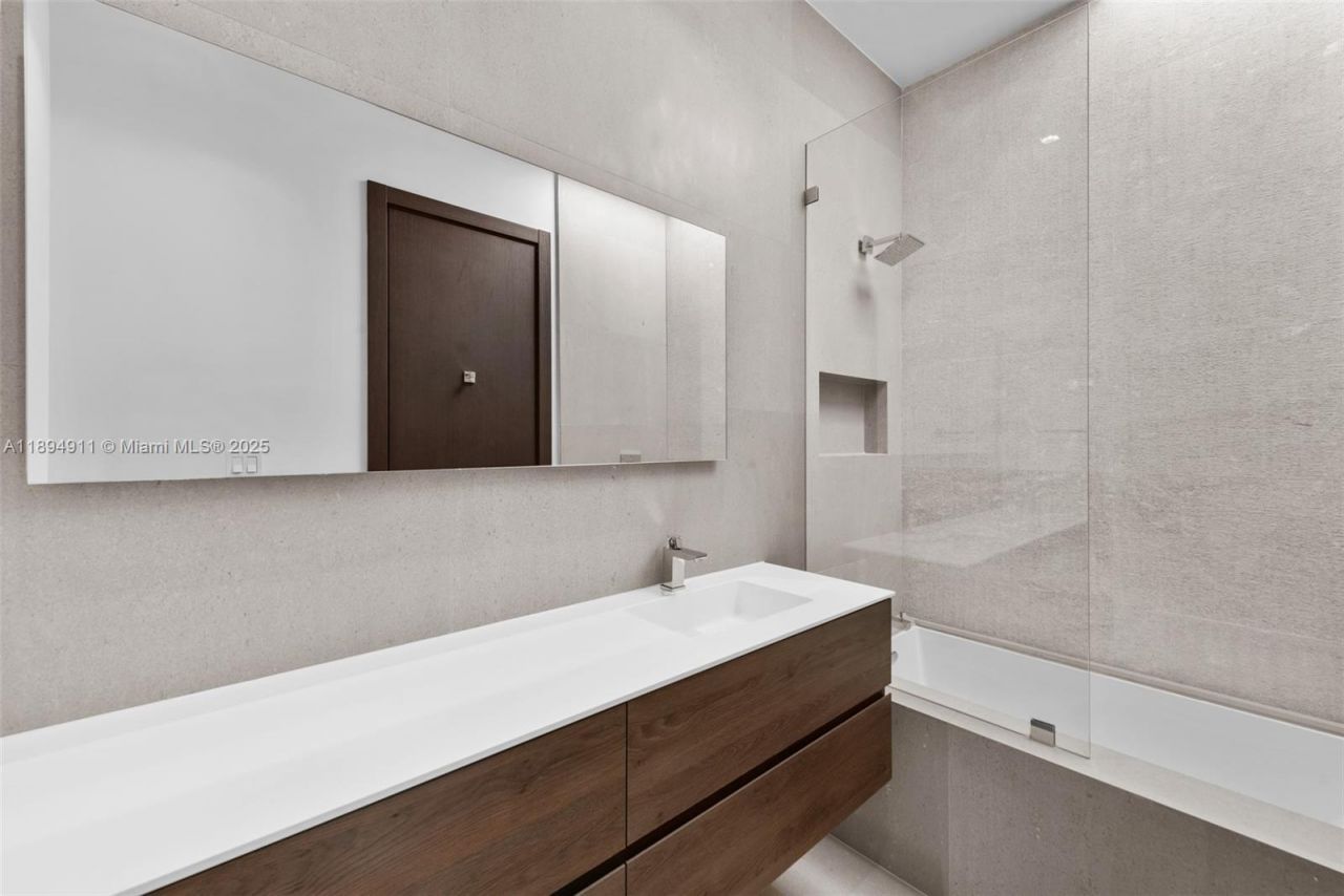 478 Tamarind Dr, Hallandale Beach, FL 33009 Photo