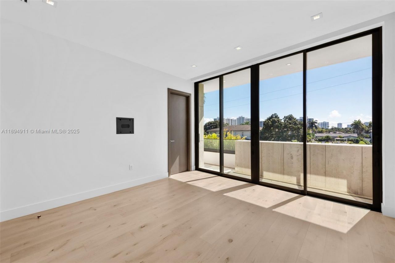 478 Tamarind Dr, Hallandale Beach, FL 33009 Photo