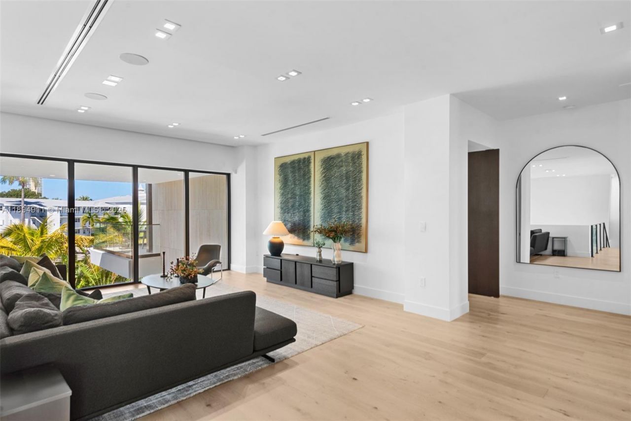 478 Tamarind Dr, Hallandale Beach, FL 33009 Photo