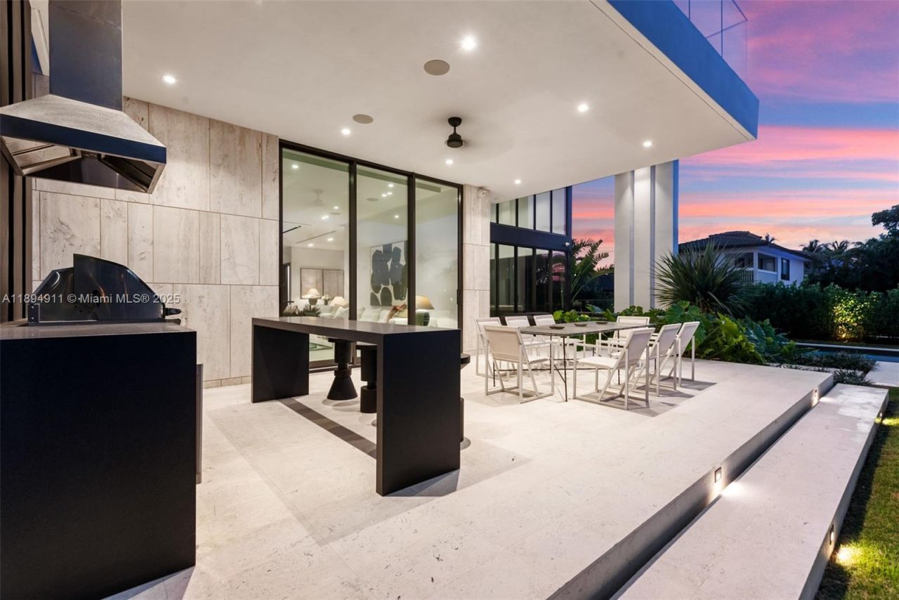 478 Tamarind Dr, Hallandale Beach, FL 33009 Photo