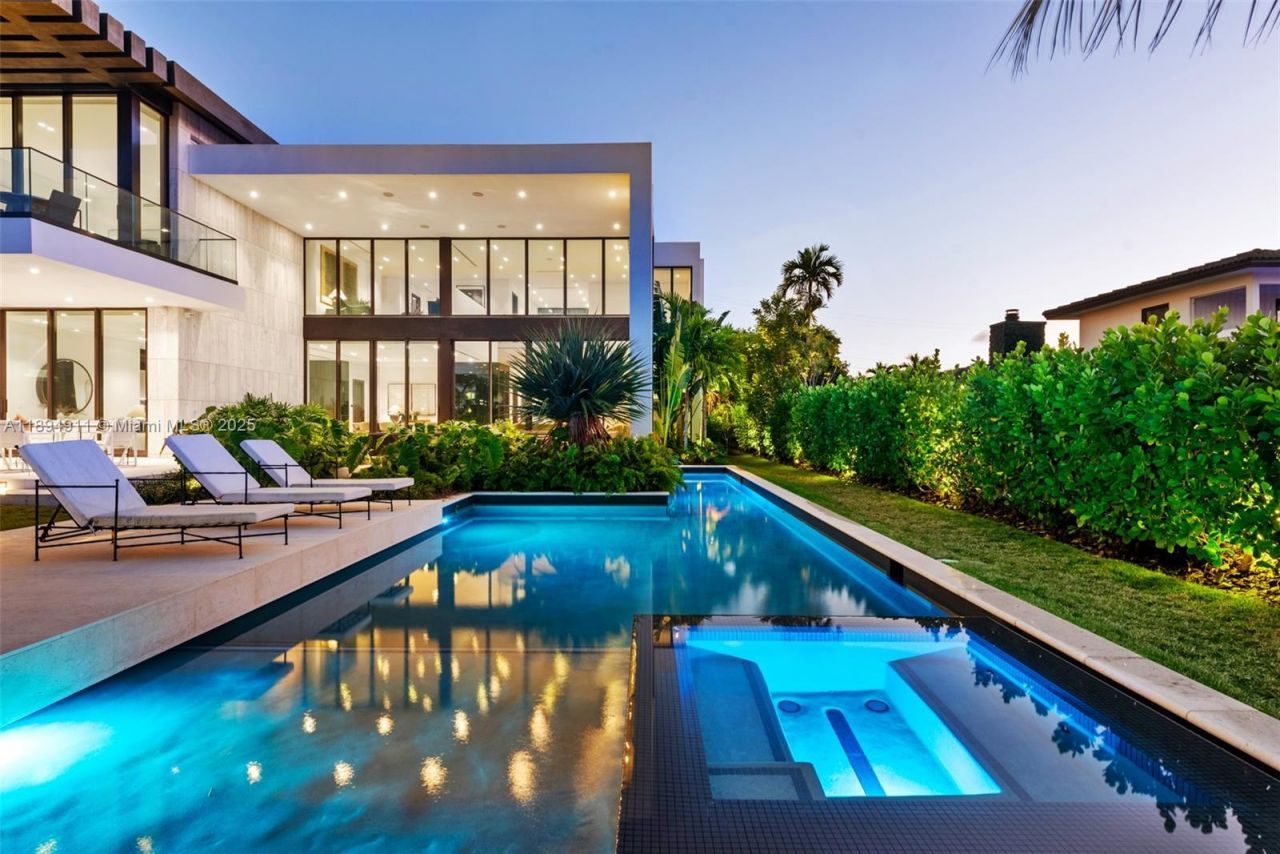 478 Tamarind Dr, Hallandale Beach, FL 33009 Photo