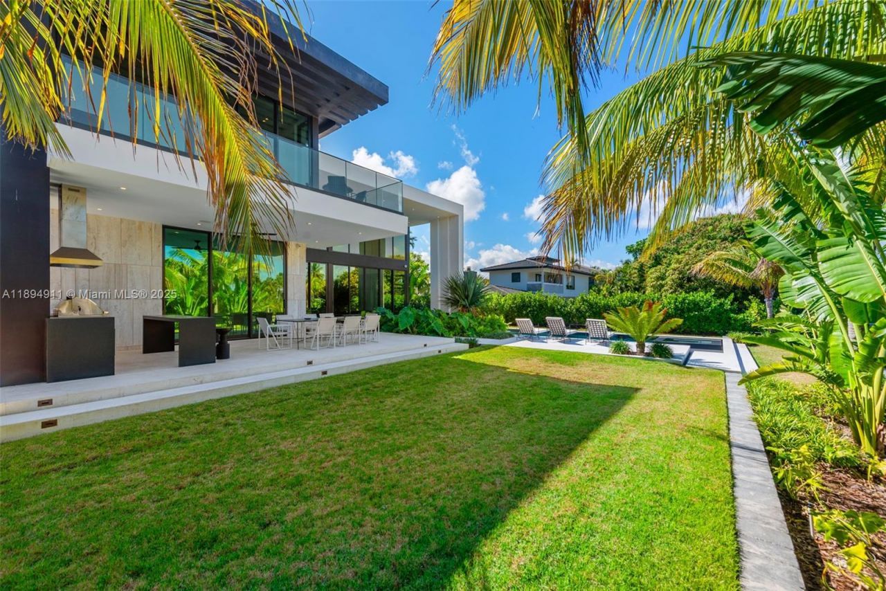 478 Tamarind Dr, Hallandale Beach, FL 33009 Photo