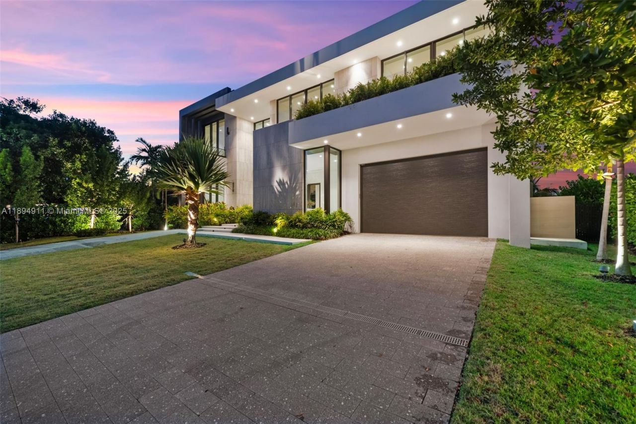 478 Tamarind Dr, Hallandale Beach, FL 33009 Photo