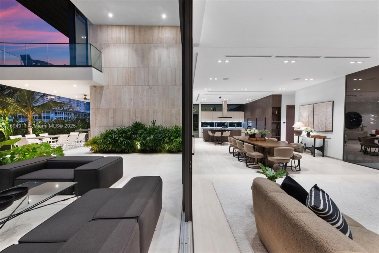 478 Tamarind Dr, Hallandale Beach, FL 33009 Photo