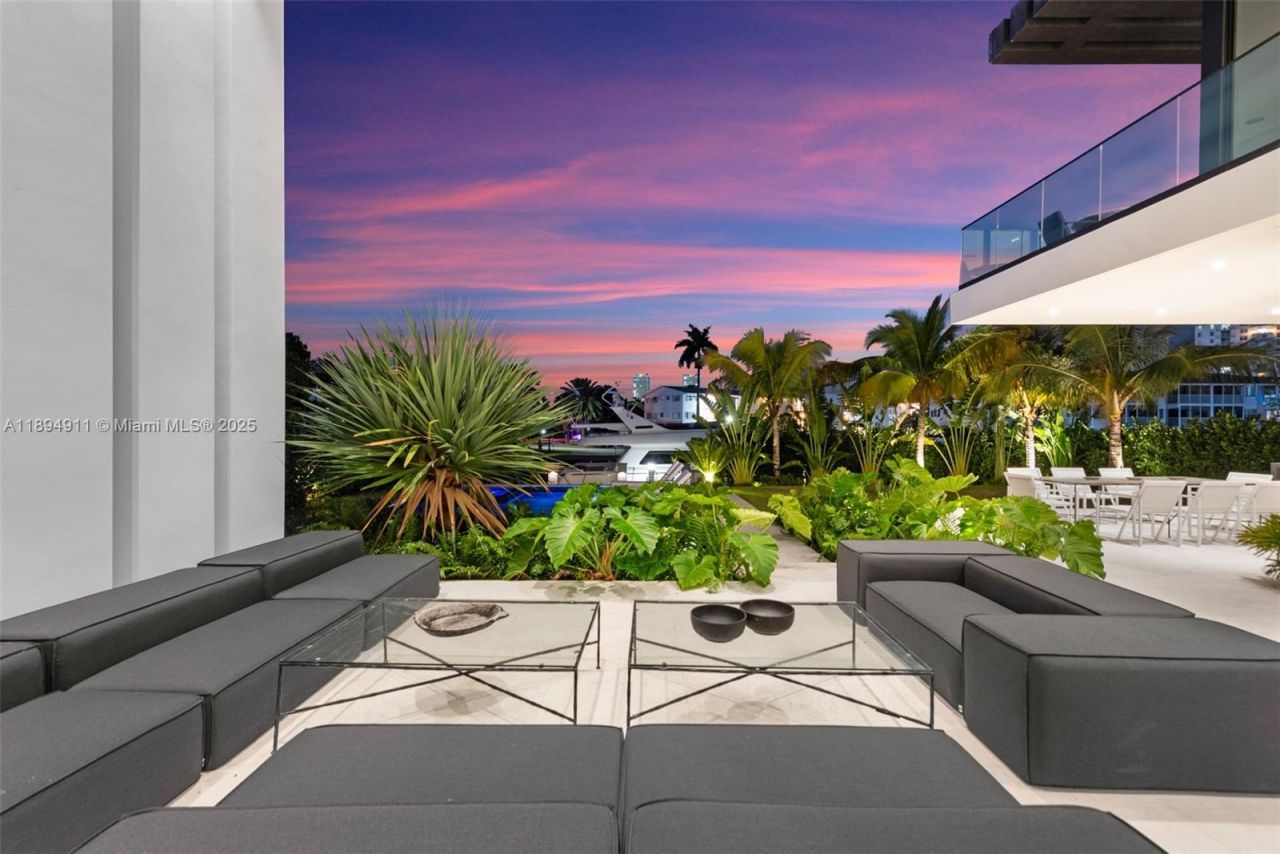 478 Tamarind Dr, Hallandale Beach, FL 33009 Photo